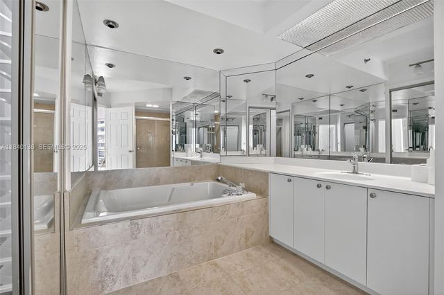 20185 E Country Club Drive 1405, Aventura, FL 33180