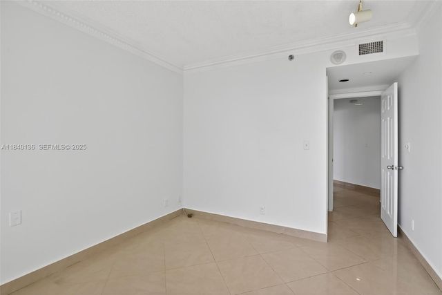 20185 E Country Club Drive 1405, Aventura, FL 33180