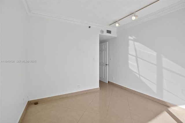 20185 E Country Club Drive 1405, Aventura, FL 33180