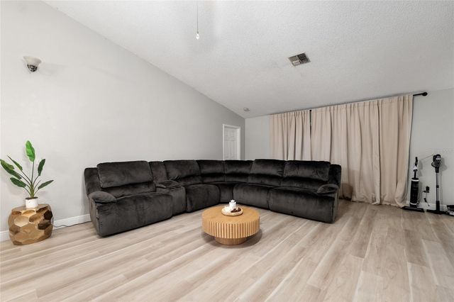 306 OAK TRACK RADIAL, Ocala, FL 34472