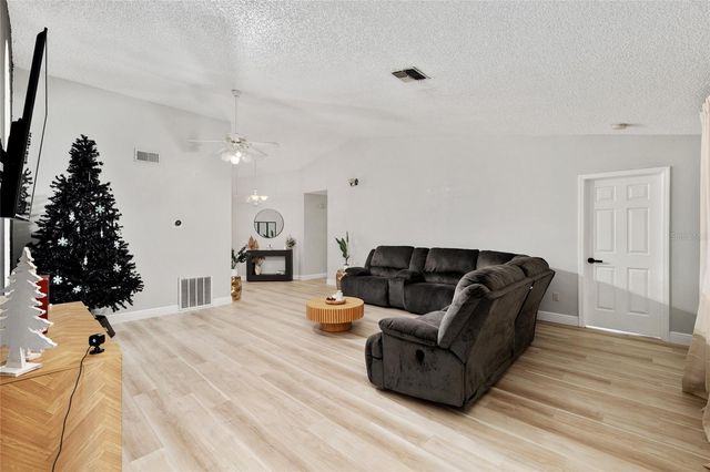 306 OAK TRACK RADIAL, Ocala, FL 34472