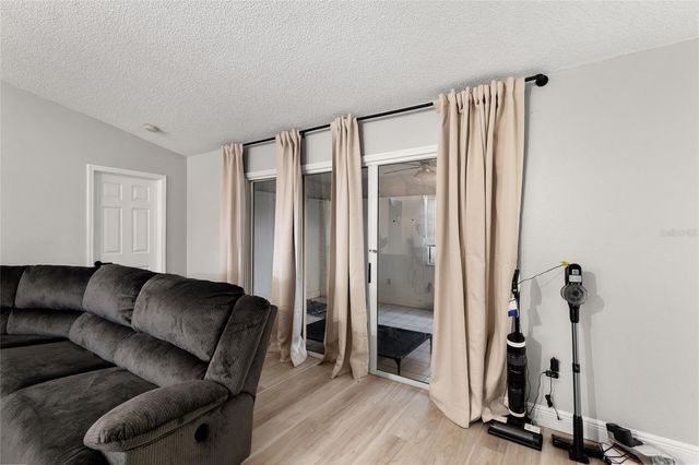 306 OAK TRACK RADIAL, Ocala, FL 34472