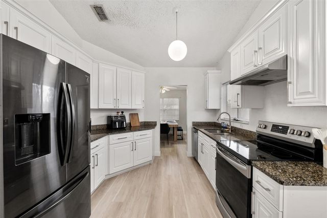 306 OAK TRACK RADIAL, Ocala, FL 34472