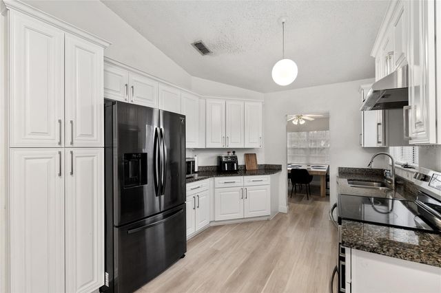 306 OAK TRACK RADIAL, Ocala, FL 34472