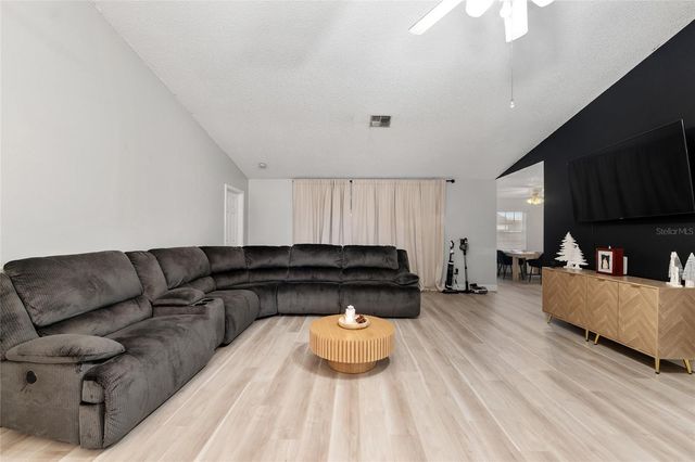 306 OAK TRACK RADIAL, Ocala, FL 34472