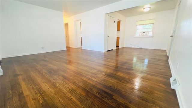 204 N Park Drive, Belton, MO 64012
