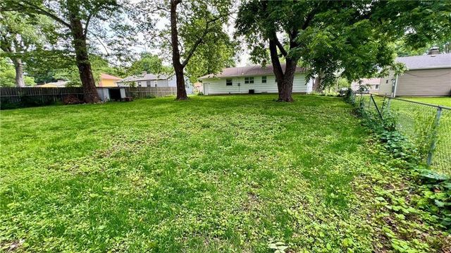204 N Park Drive, Belton, MO 64012