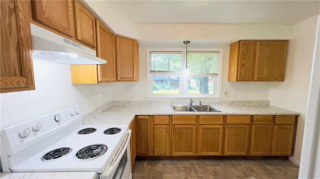 204 N Park Drive, Belton, MO 64012