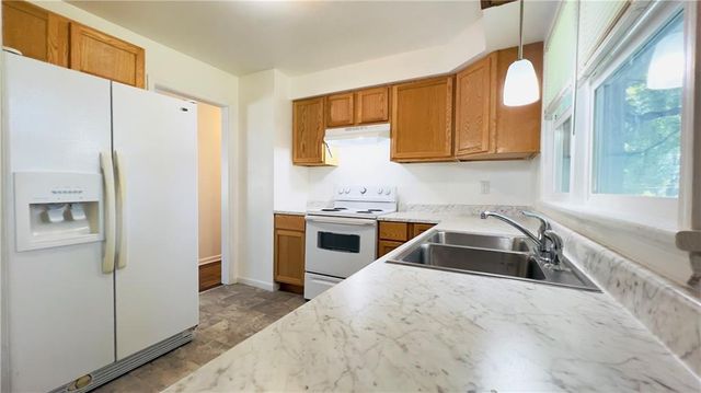 204 N Park Drive, Belton, MO 64012