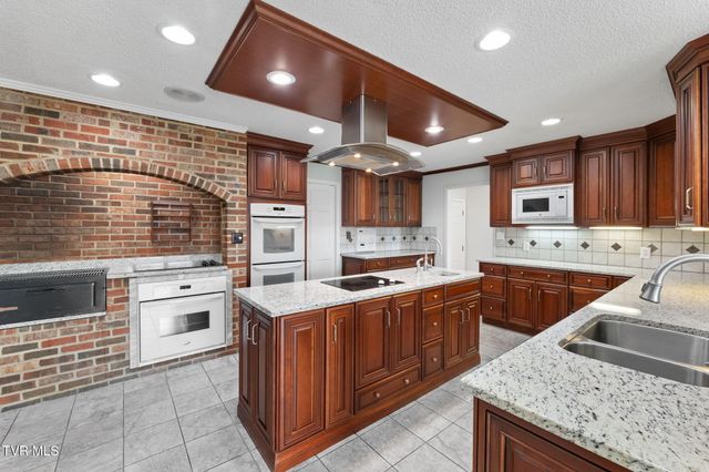 12084 Tanglewood Drive, Glade Spring, VA 24340