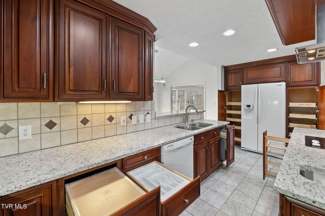 12084 Tanglewood Drive, Glade Spring, VA 24340