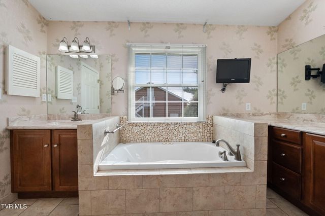 12084 Tanglewood Drive, Glade Spring, VA 24340