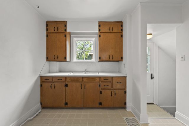 1875 Roxbury Road, Upper Arlington, OH 43212
