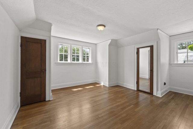1875 Roxbury Road, Upper Arlington, OH 43212