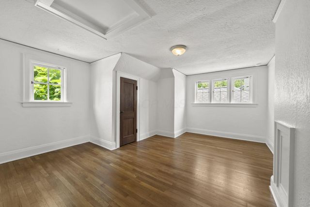 1875 Roxbury Road, Upper Arlington, OH 43212