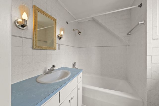 1875 Roxbury Road, Upper Arlington, OH 43212