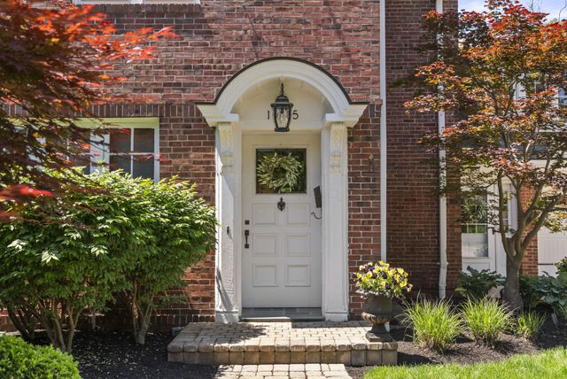 1875 Roxbury Road, Upper Arlington, OH 43212