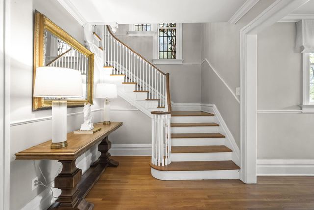 1875 Roxbury Road, Upper Arlington, OH 43212