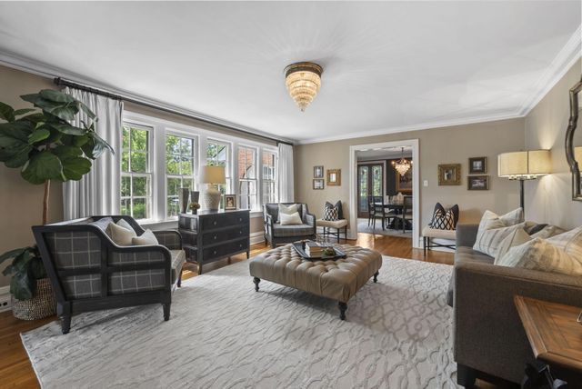 1875 Roxbury Road, Upper Arlington, OH 43212