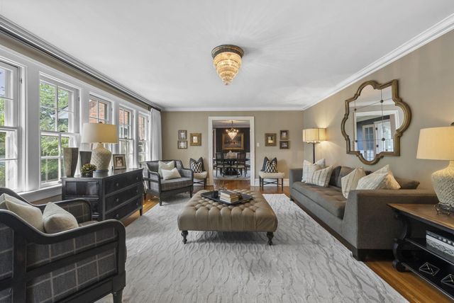 1875 Roxbury Road, Upper Arlington, OH 43212