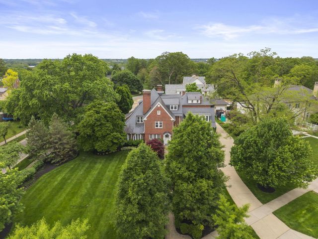 1875 Roxbury Road, Upper Arlington, OH 43212