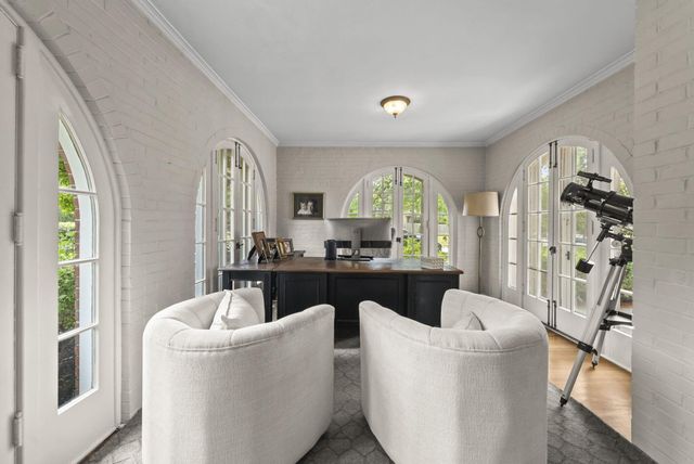 1875 Roxbury Road, Upper Arlington, OH 43212