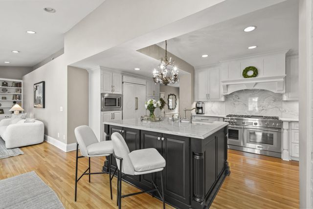 1875 Roxbury Road, Upper Arlington, OH 43212