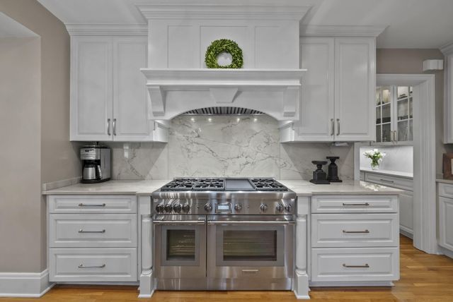 1875 Roxbury Road, Upper Arlington, OH 43212