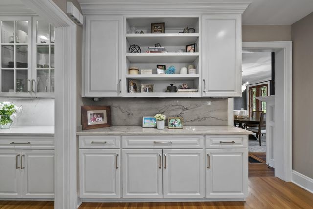 1875 Roxbury Road, Upper Arlington, OH 43212