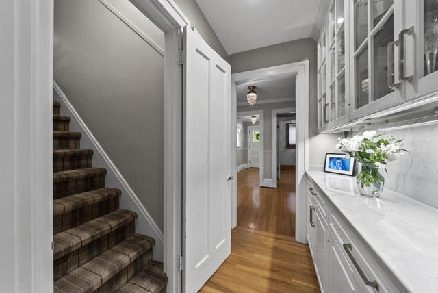 1875 Roxbury Road, Upper Arlington, OH 43212