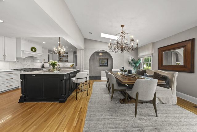 1875 Roxbury Road, Upper Arlington, OH 43212