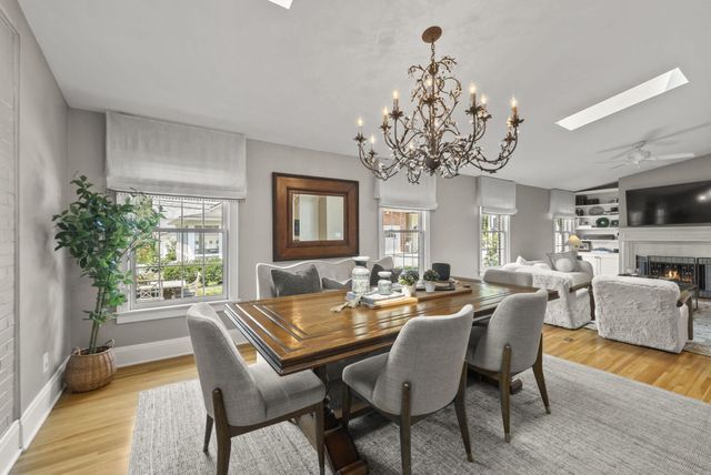 1875 Roxbury Road, Upper Arlington, OH 43212