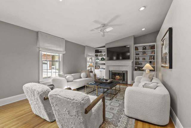 1875 Roxbury Road, Upper Arlington, OH 43212