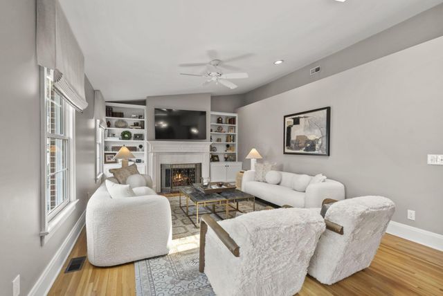1875 Roxbury Road, Upper Arlington, OH 43212