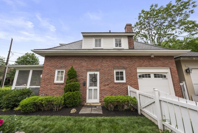 1875 Roxbury Road, Upper Arlington, OH 43212