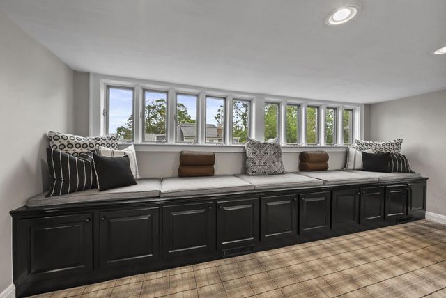 1875 Roxbury Road, Upper Arlington, OH 43212