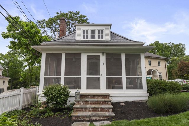 1875 Roxbury Road, Upper Arlington, OH 43212