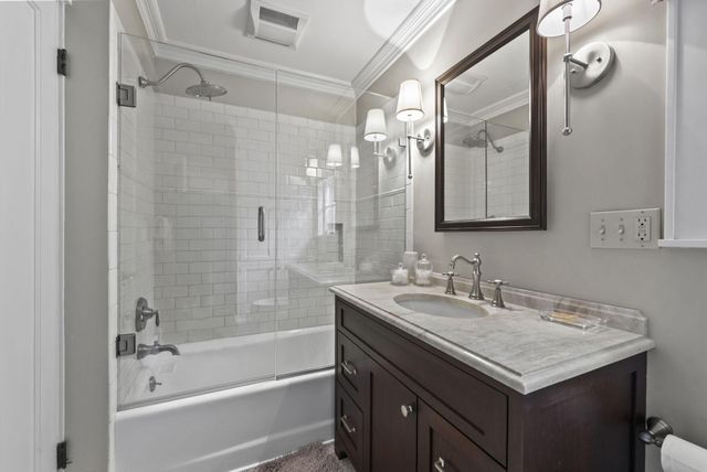 1875 Roxbury Road, Upper Arlington, OH 43212