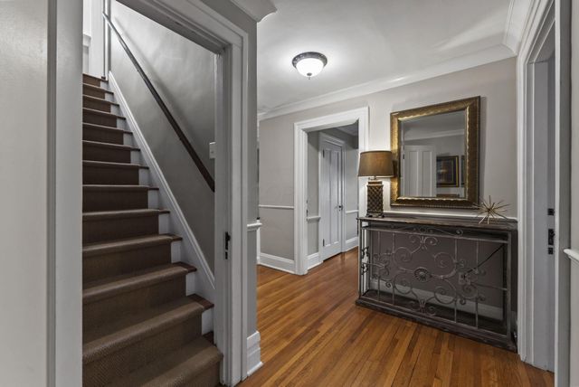 1875 Roxbury Road, Upper Arlington, OH 43212