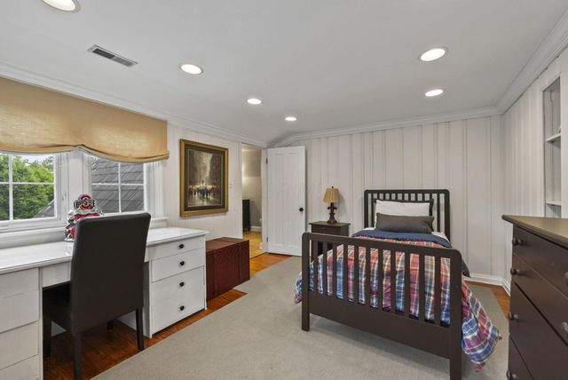 1875 Roxbury Road, Upper Arlington, OH 43212