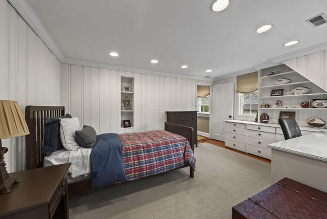 1875 Roxbury Road, Upper Arlington, OH 43212