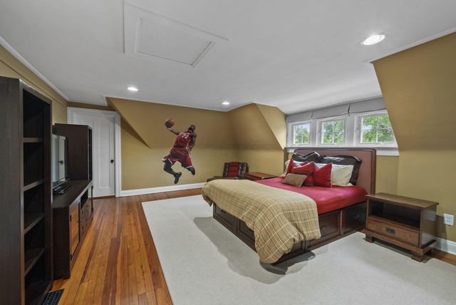 1875 Roxbury Road, Upper Arlington, OH 43212
