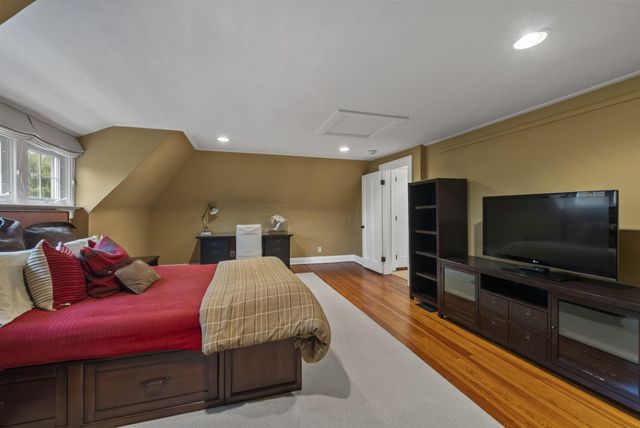 1875 Roxbury Road, Upper Arlington, OH 43212