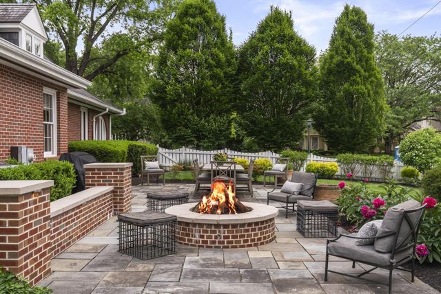 1875 Roxbury Road, Upper Arlington, OH 43212