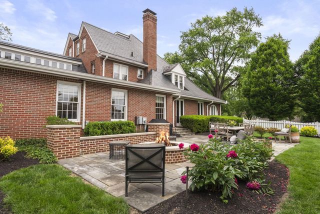 1875 Roxbury Road, Upper Arlington, OH 43212