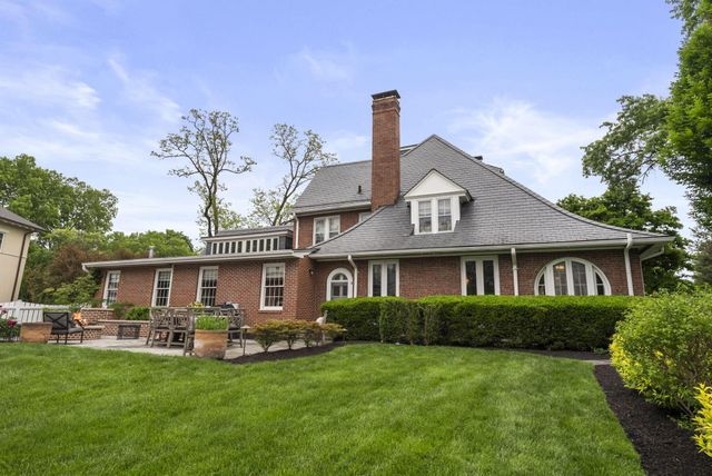 1875 Roxbury Road, Upper Arlington, OH 43212