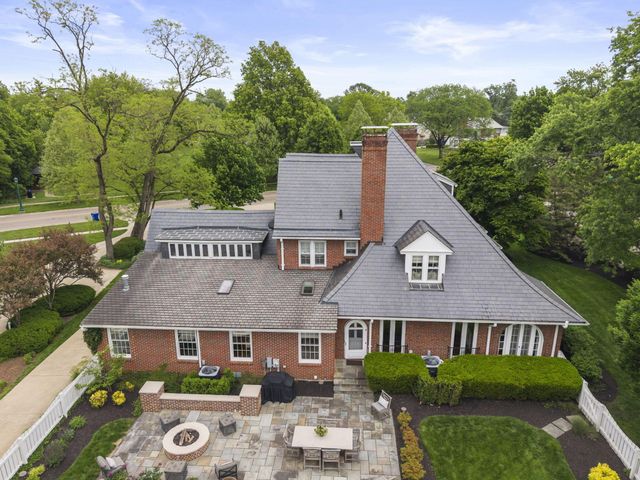 1875 Roxbury Road, Upper Arlington, OH 43212