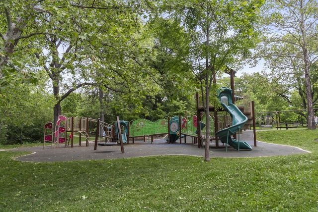 1875 Roxbury Road, Upper Arlington, OH 43212