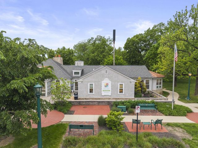 1875 Roxbury Road, Upper Arlington, OH 43212