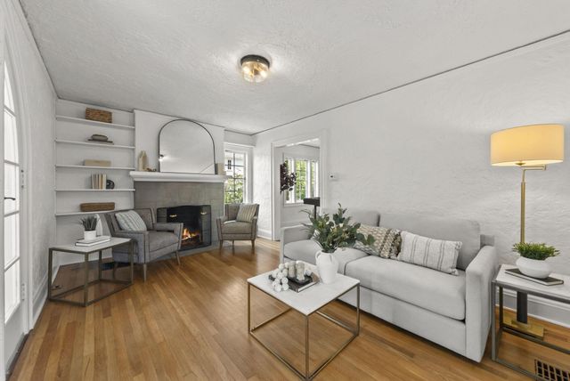 1875 Roxbury Road, Upper Arlington, OH 43212